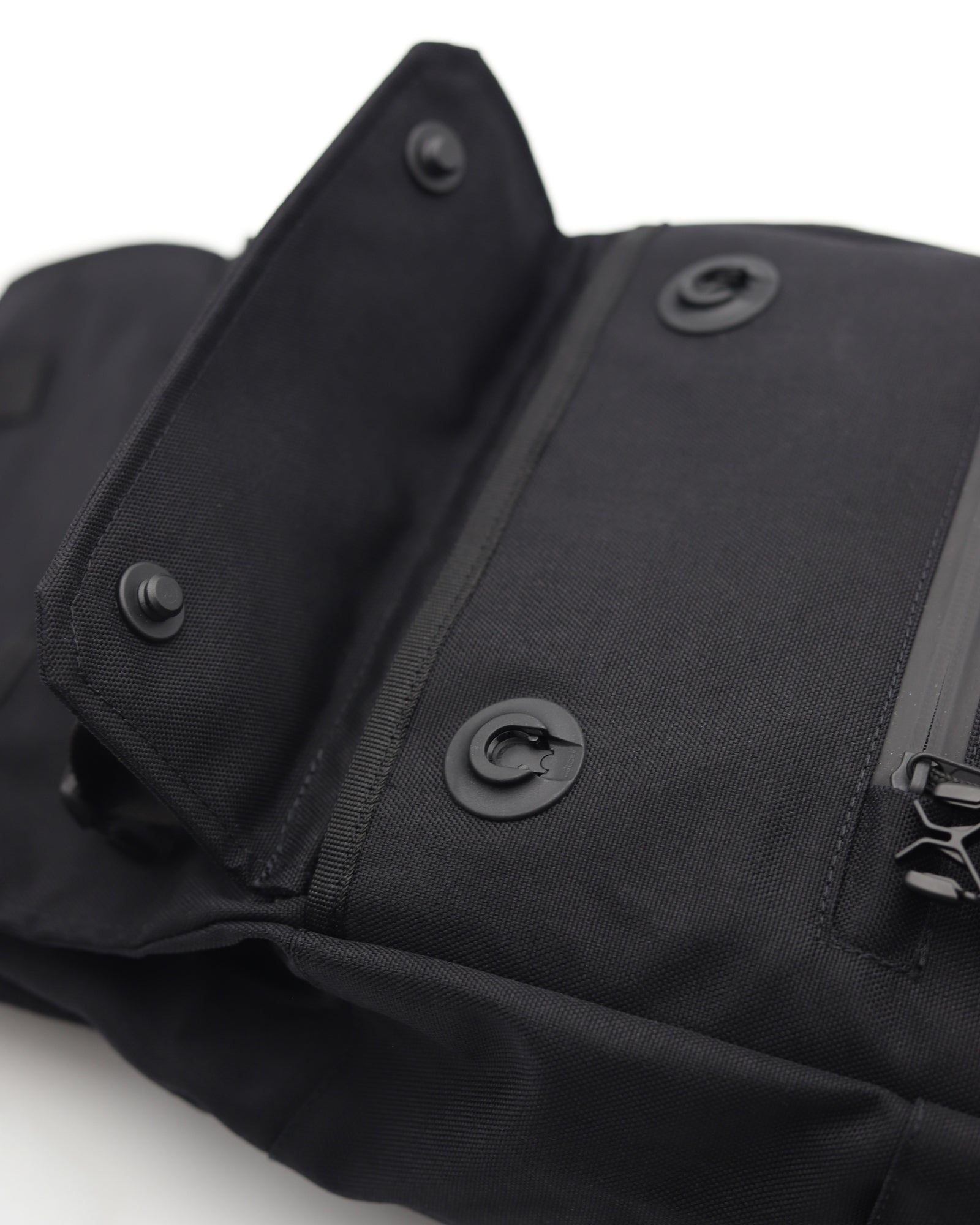 Minato Lite 20l - Dark Black