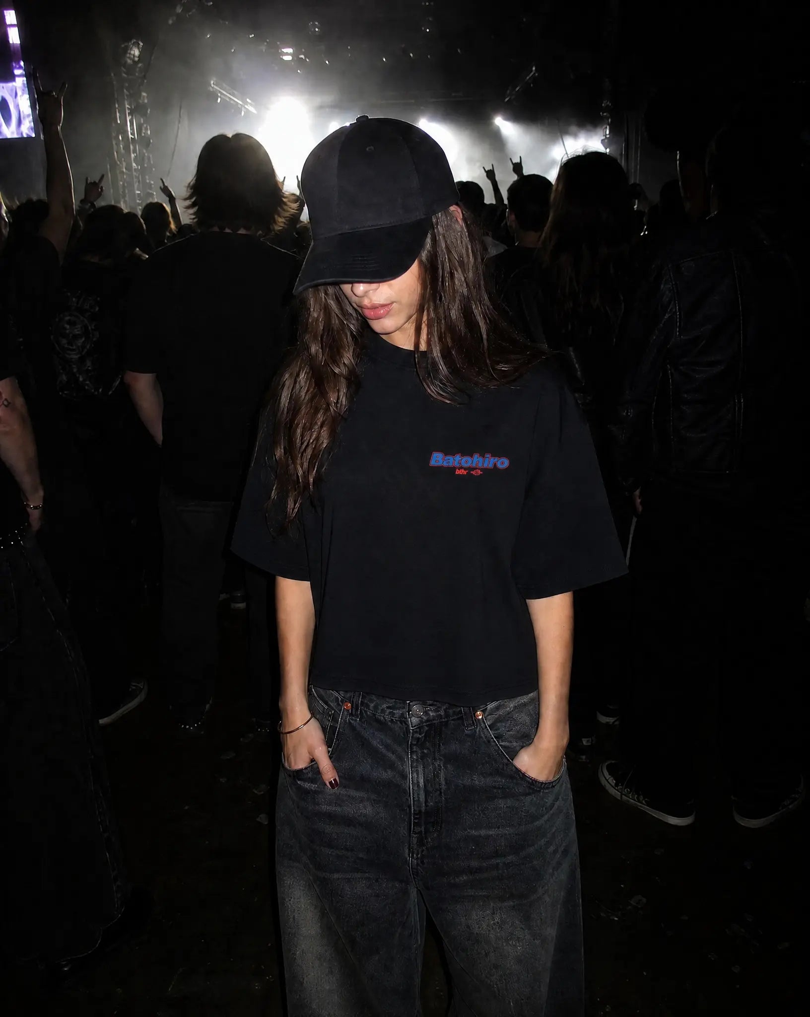 Ginko Cat Tee - Black Cropped Oversized