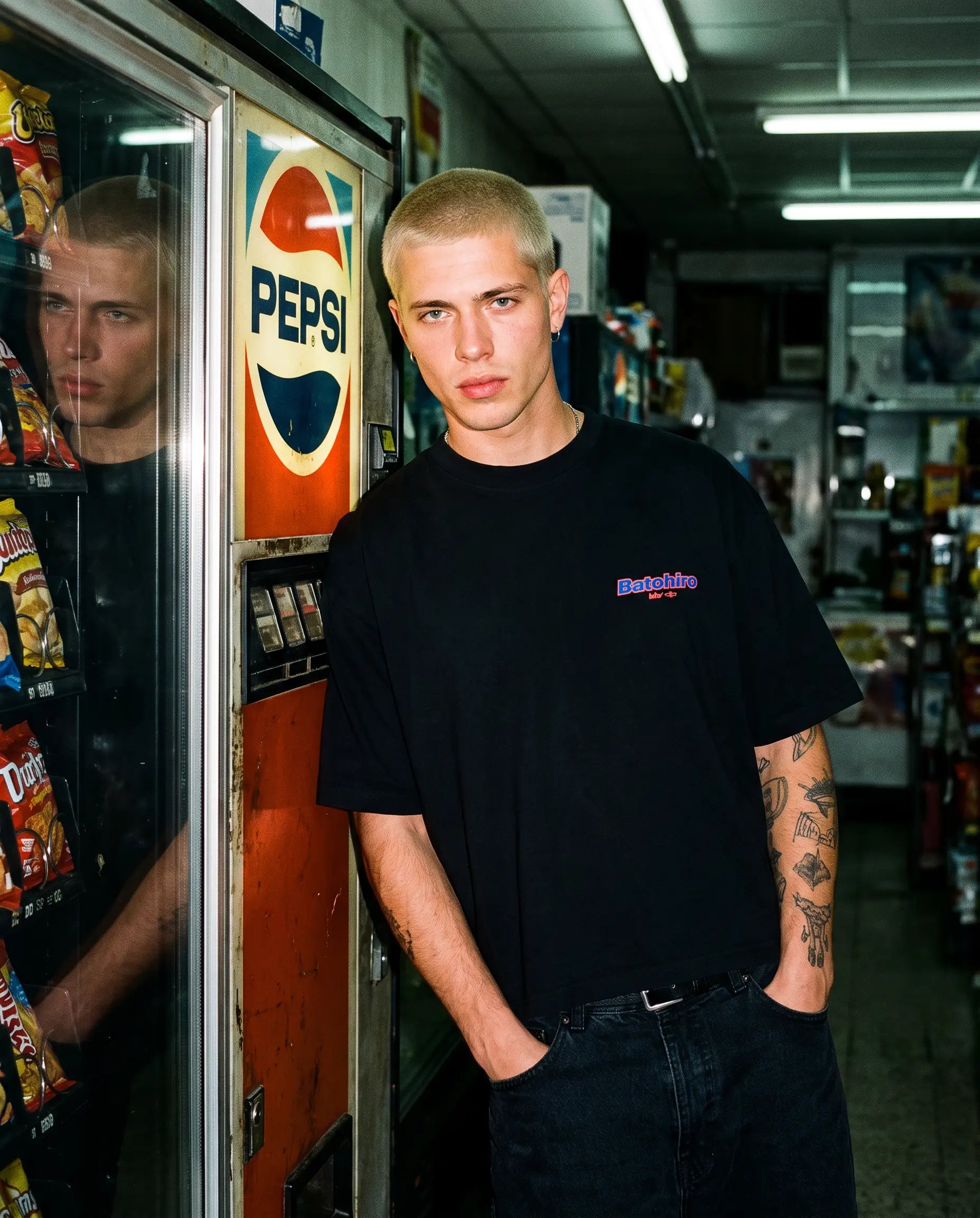 Ginko Cat Tee - Black Cropped Oversized