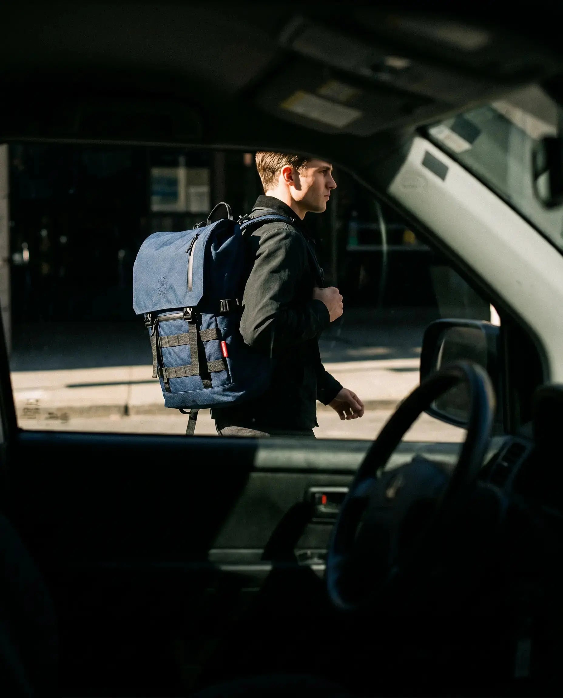 Minato Premium 6.0 – Marineblauer Rucksackhero