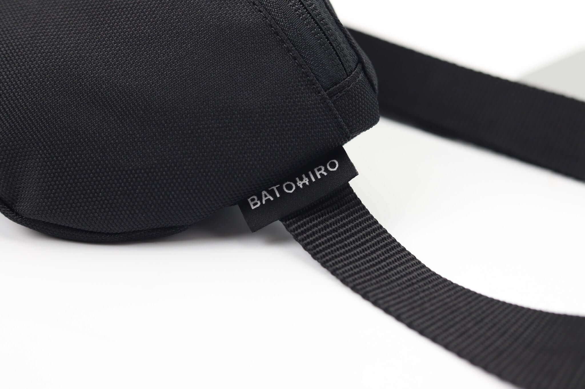 Sora 2.0 - Black Knight close-up showing premium materials and adjustable strap for versatile wear.