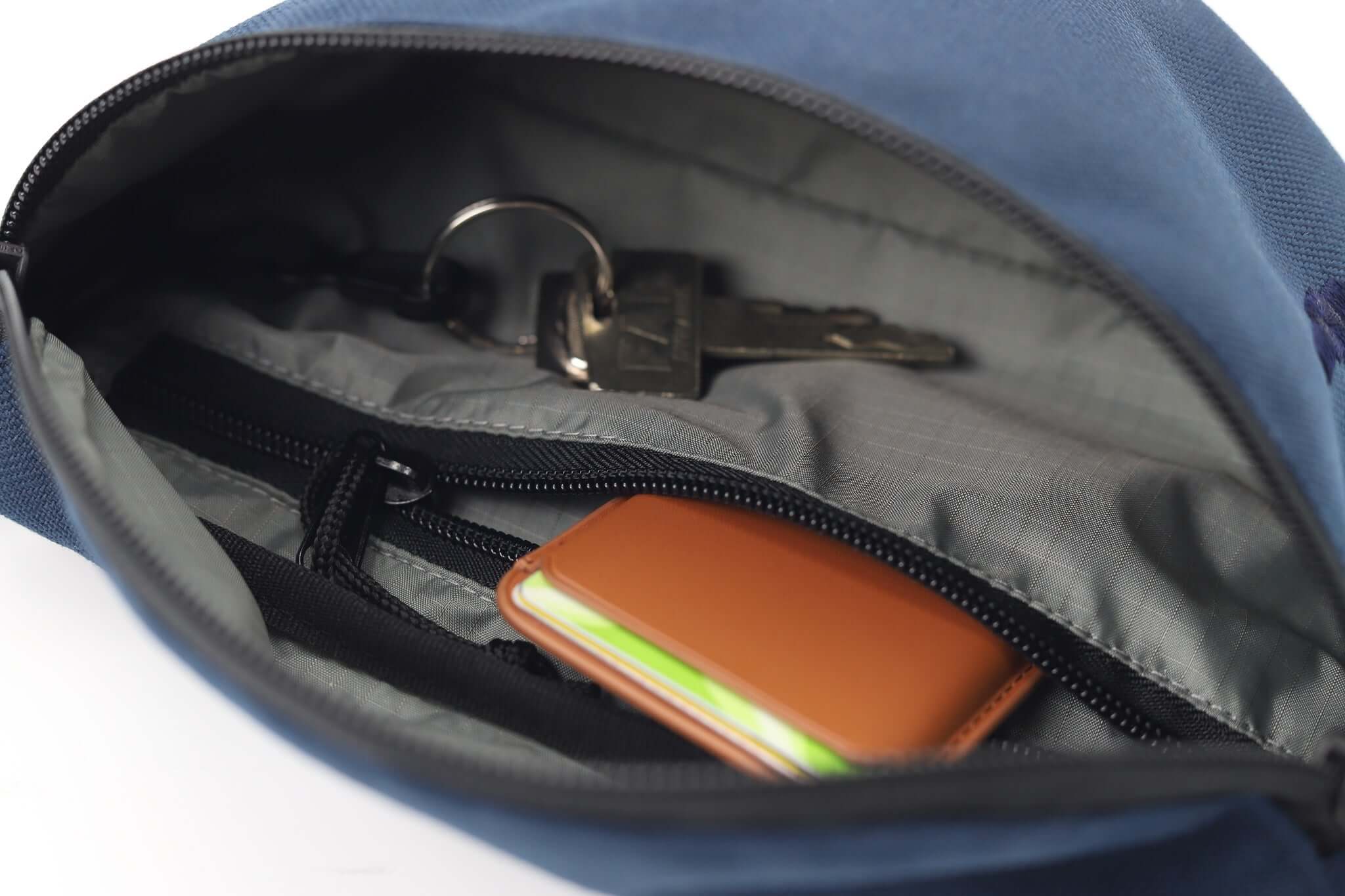 Interior view of Sora 2.0 - Navy Blue showing keys and a cardholder, highlighting the practical design.