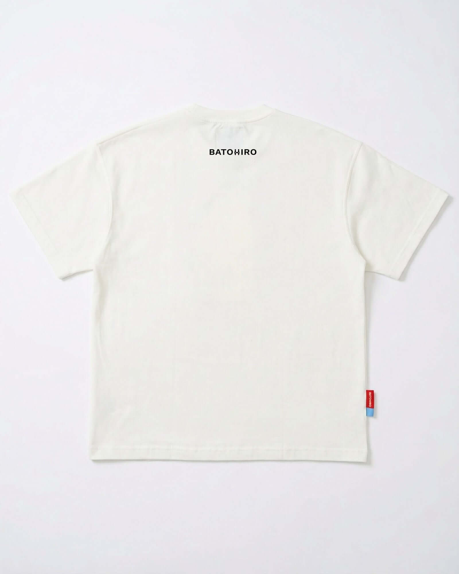 Bílé oversized tričko s potiskem BATOHIRO, pohodlný střih, ideální pro moderní styl - oversized tiger tričko česká výroba.